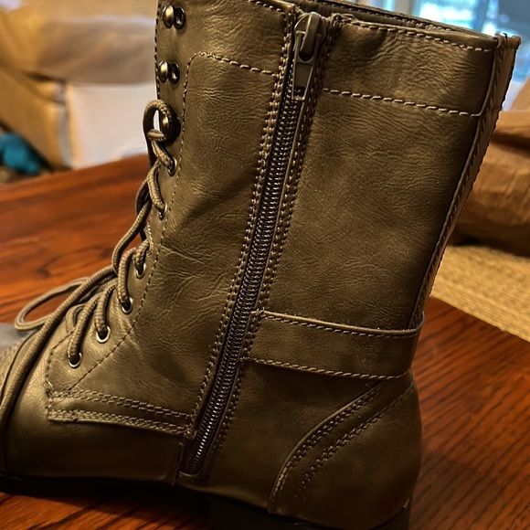 NWOT Red Circle Super Cute Boots - Picture 4 of 10